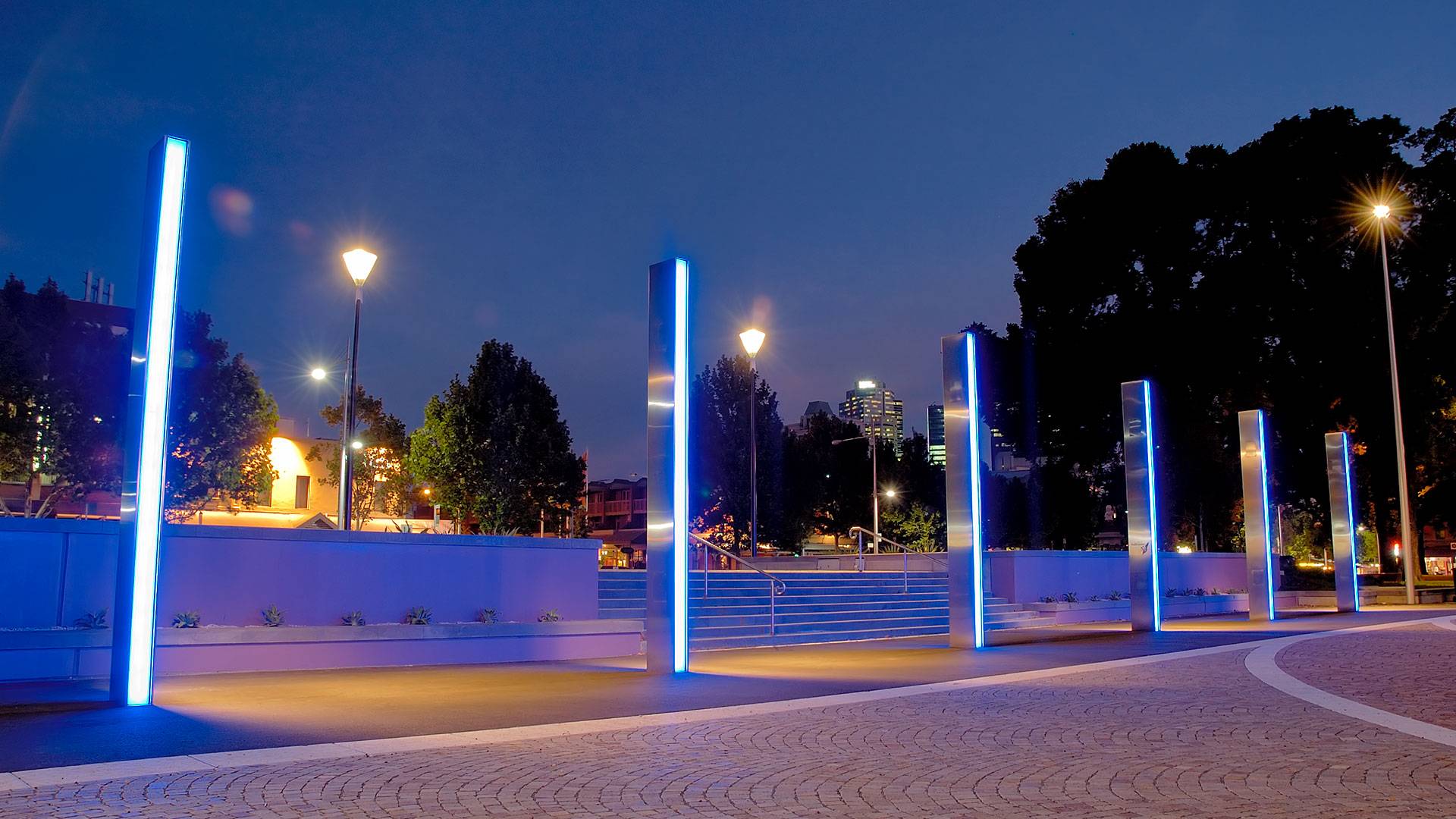  The installation provides striking blue light and glowing ambient lighting which attracts many visitors to the park’s fresh and modern atmosphere.