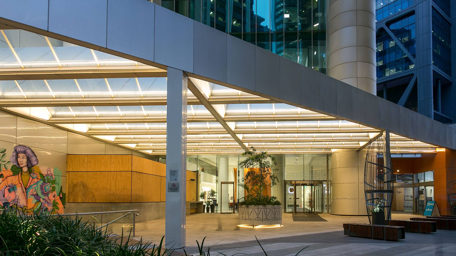 High performance and exceptional lumen output are united in Alto IP. With a robust fully encapsulated profile, Alto IP offers value on exterior projects where the key considerations are efficacy and lumen output.