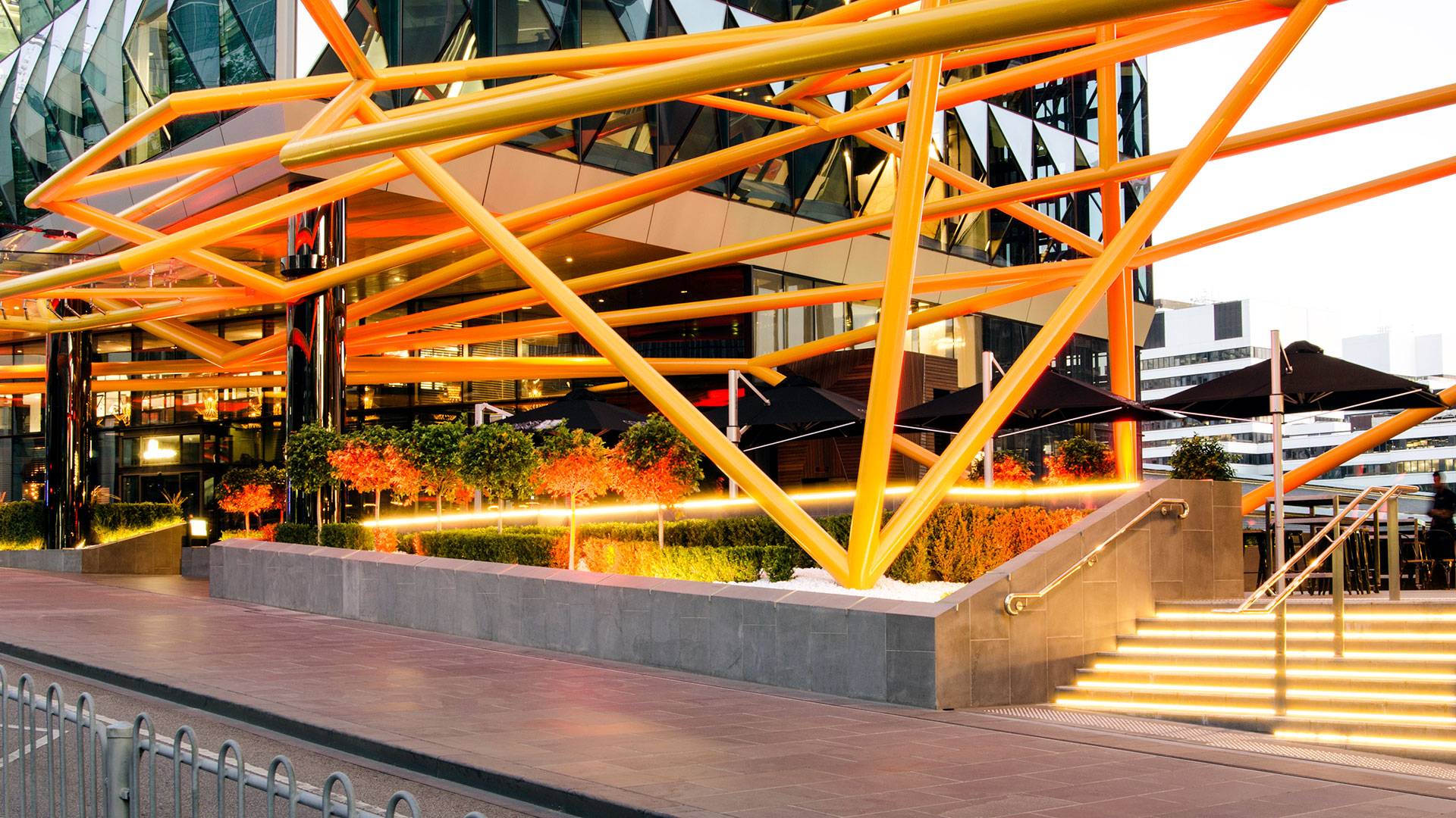 Collins Square is home to many cafes, restaurants, fashion, grocery and specialty retailers. Many pedestrians pass daily through the forecourt and relaxed alfresco area, part of the retail mix at Collins Square.