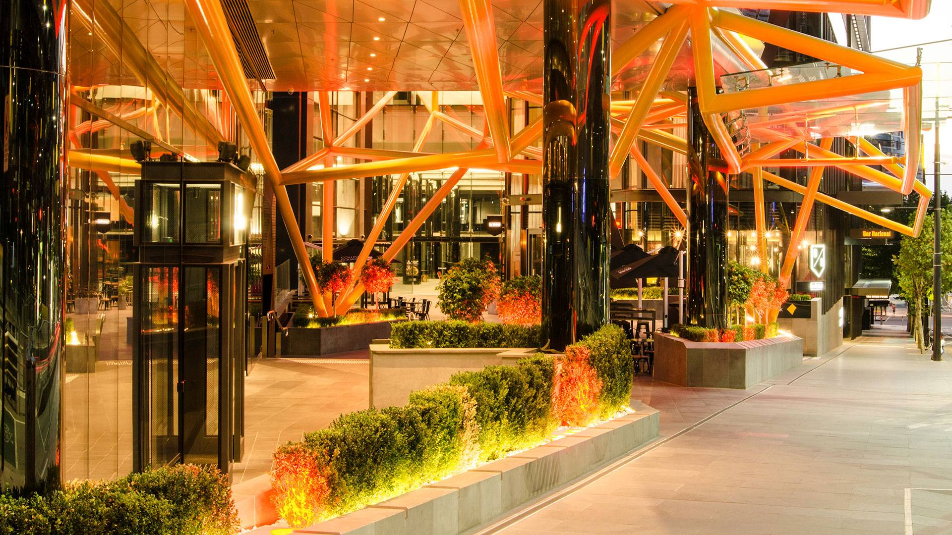 Collins Square is home to many cafes, restaurants, fashion, grocery and specialty retailers. Many pedestrians pass daily through the forecourt and relaxed alfresco area, part of the retail mix at Collins Square.