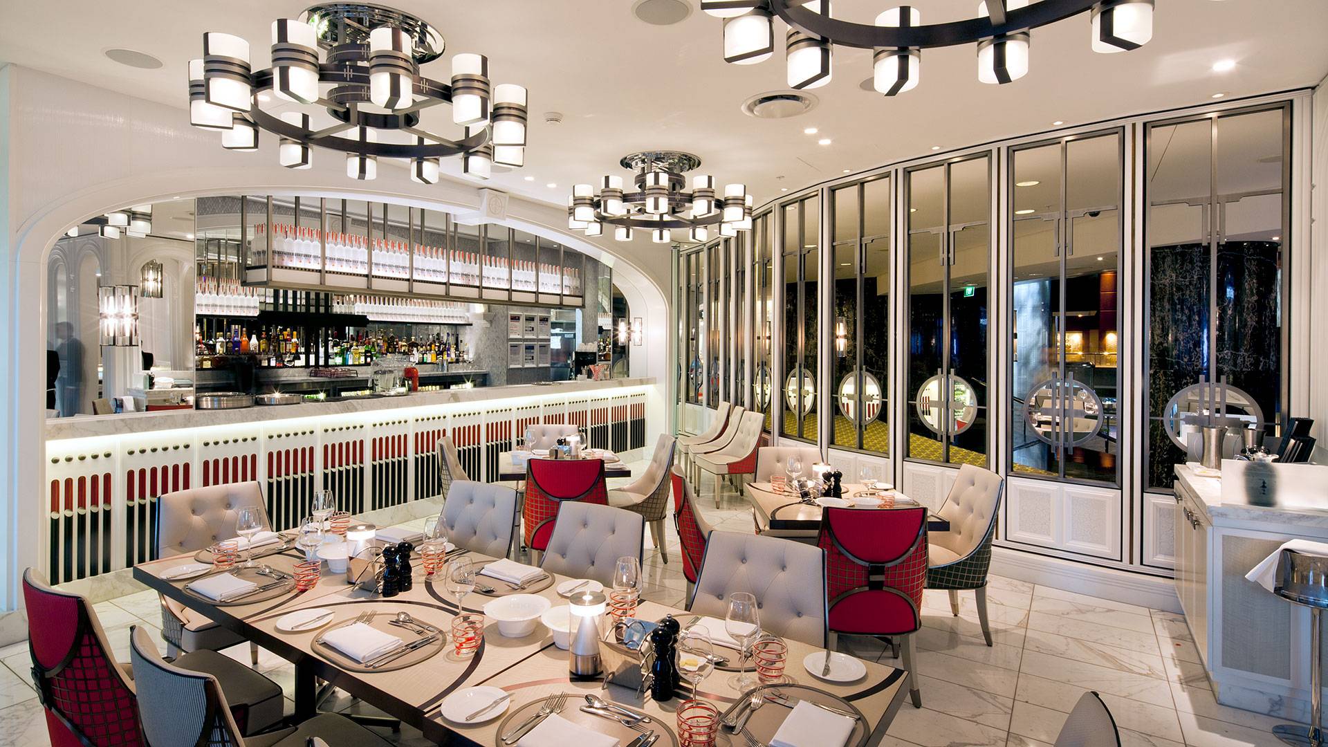 Slim LED strip in application, installed in the Conservatory Brasserie in Melbourne. Primo X2 with an IP68 rating was also IP rated used in the food display which made it possible to submerse the installation inside the ice trough.