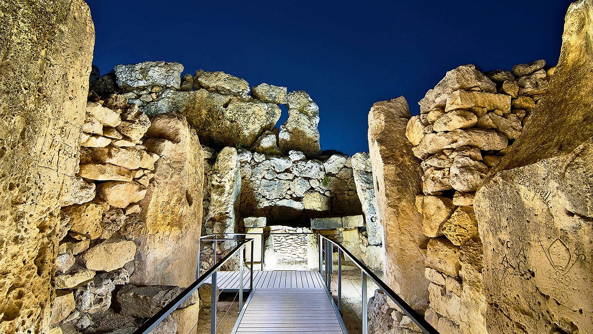 Ġgantija temples, built during the Neolithic Age (c. 3600-2500 BC), are illuminated using high-power linear luminaires.