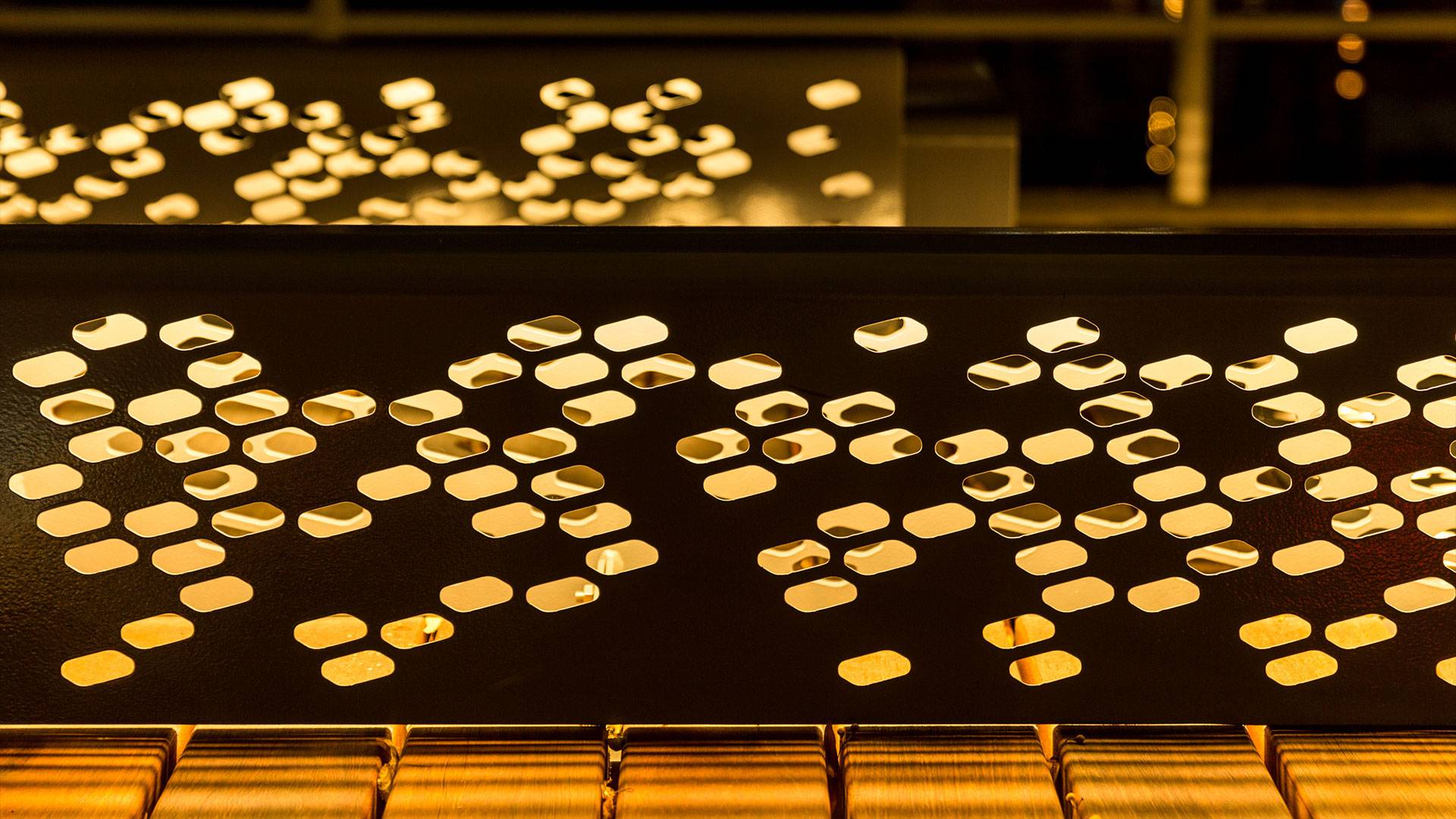 Primo X2 and Maxis UG luminaires were selected to feature light the waterfront seating and urban landscape area.