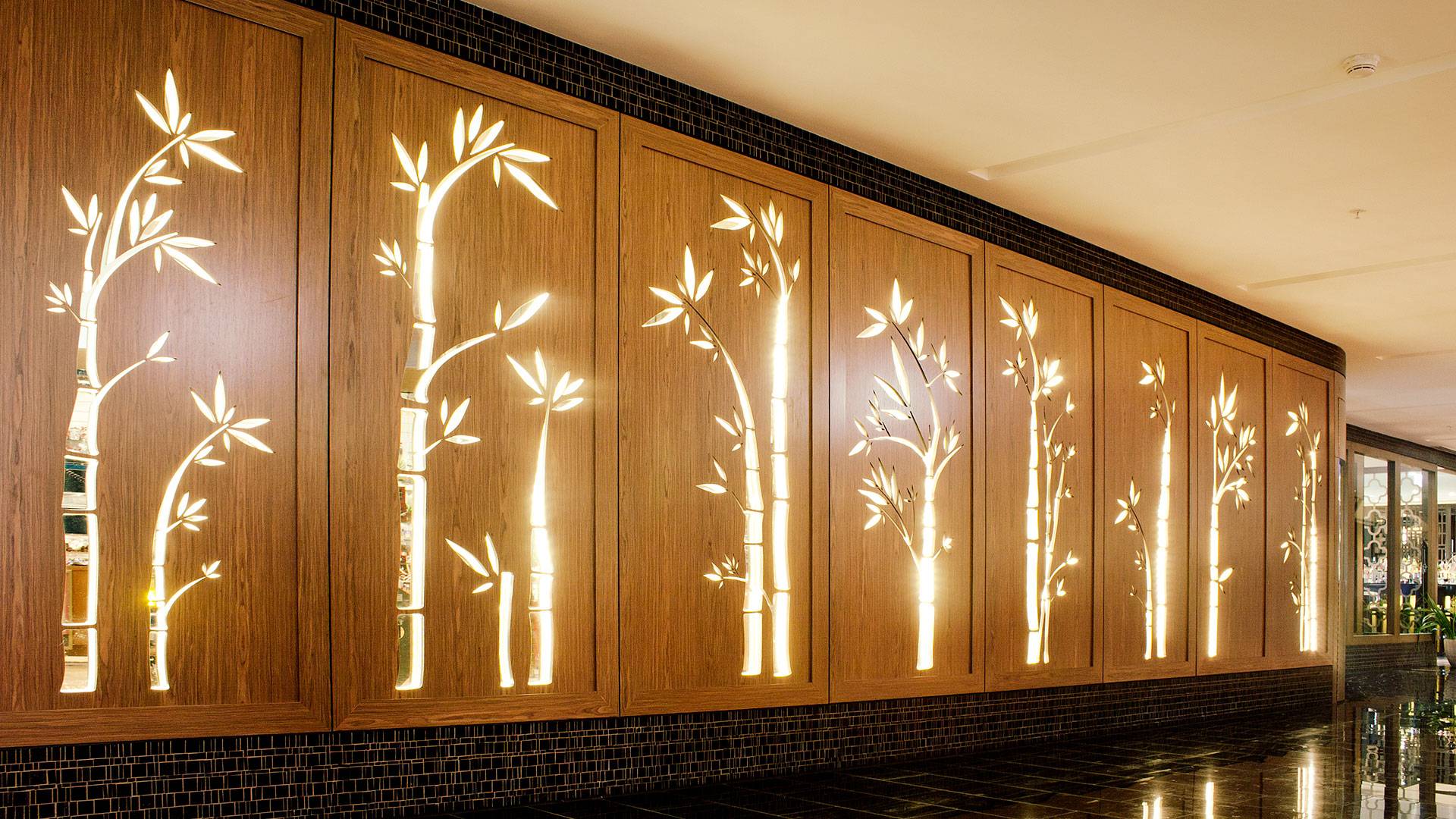 Lucky Chan, a restaurant located in the Crown Casino Complex in Melbourne involved multiple Coolon products. Strip lighting positioned at the bar provides an ambient warm glow from below, whilst strips lighting also highlights walkways, stairs and ramps.