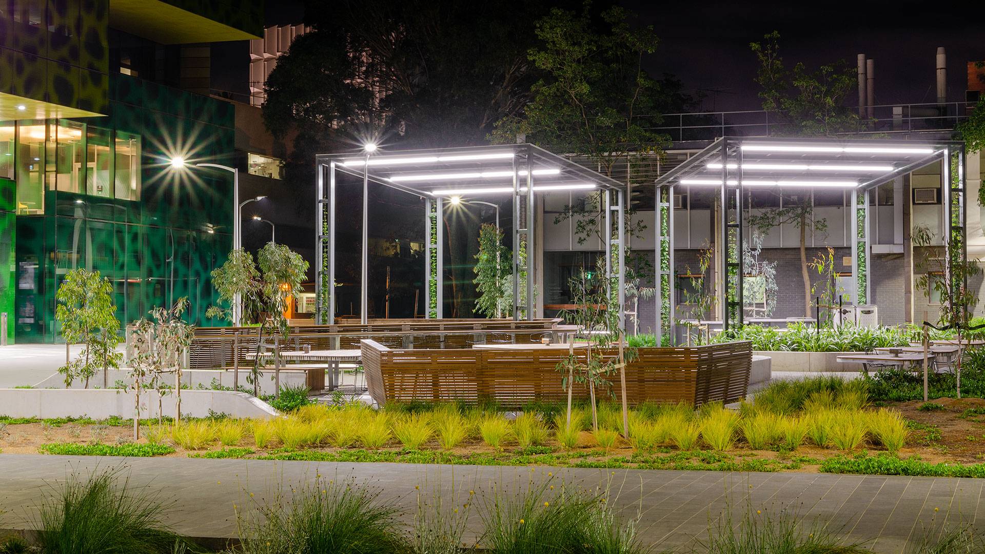 The subtle yet lustrous flow of light brings calming ambience to the study zone at Monash University Clayton. The smooth effect of serenity is achieved with Electro IP - a robust luminaire with the homogenous light output. 