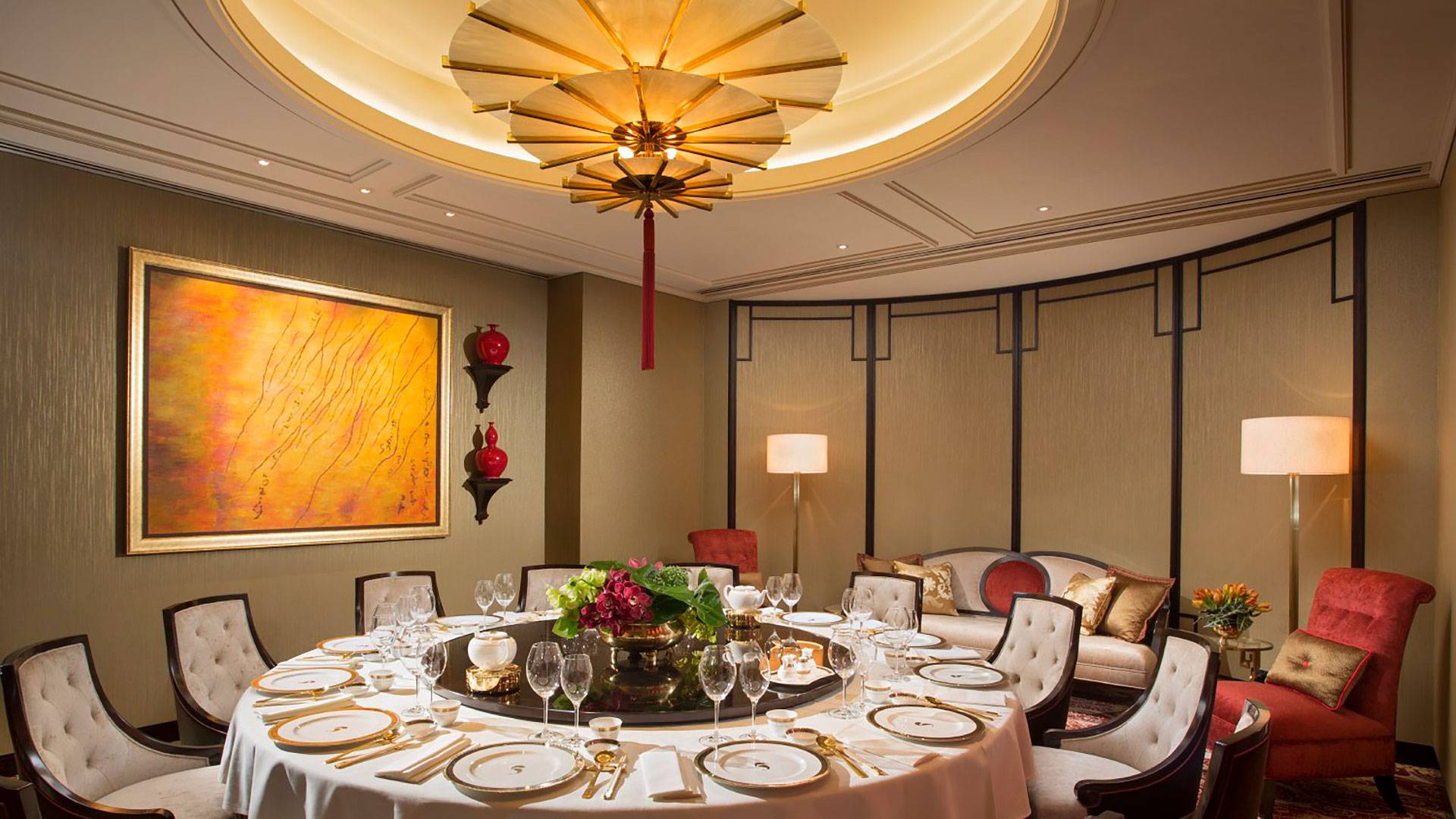 Aduro high-performance indirect LED strip in application, installed in the Silks Restaurant in Perth. Beautiful architectural lighting with a high CRI. 