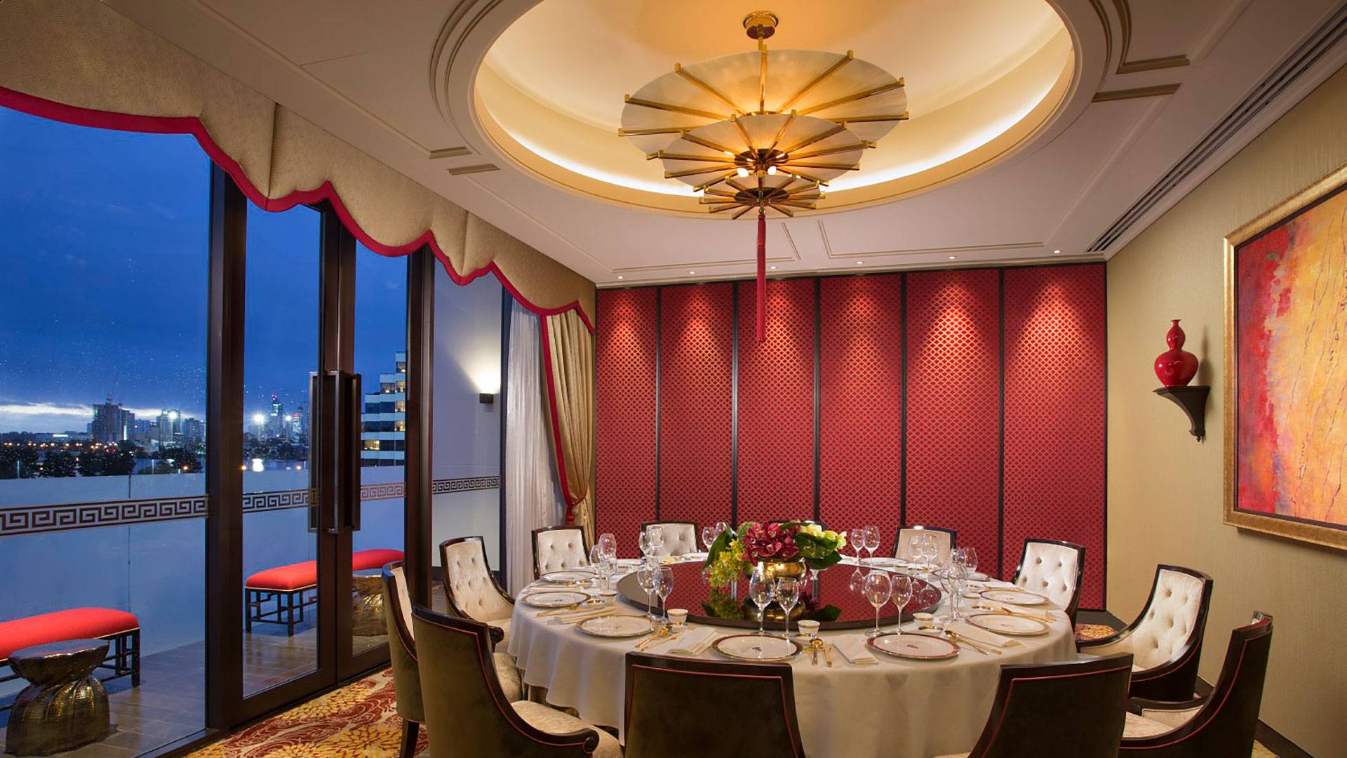 Aduro high-performance indirect LED strip in application, installed in the Silks Restaurant in Perth. Beautiful architectural lighting with a high CRI. 