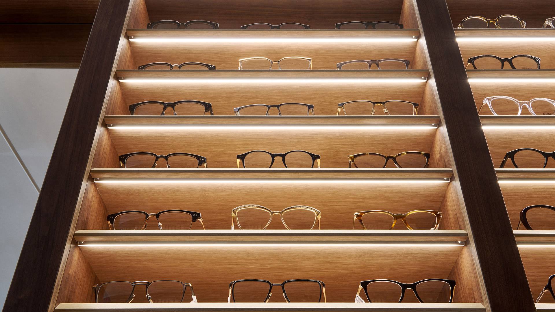 This stunning retail lighting design at Specialeyes Cottesloe features the ultra-compact Slim strip.