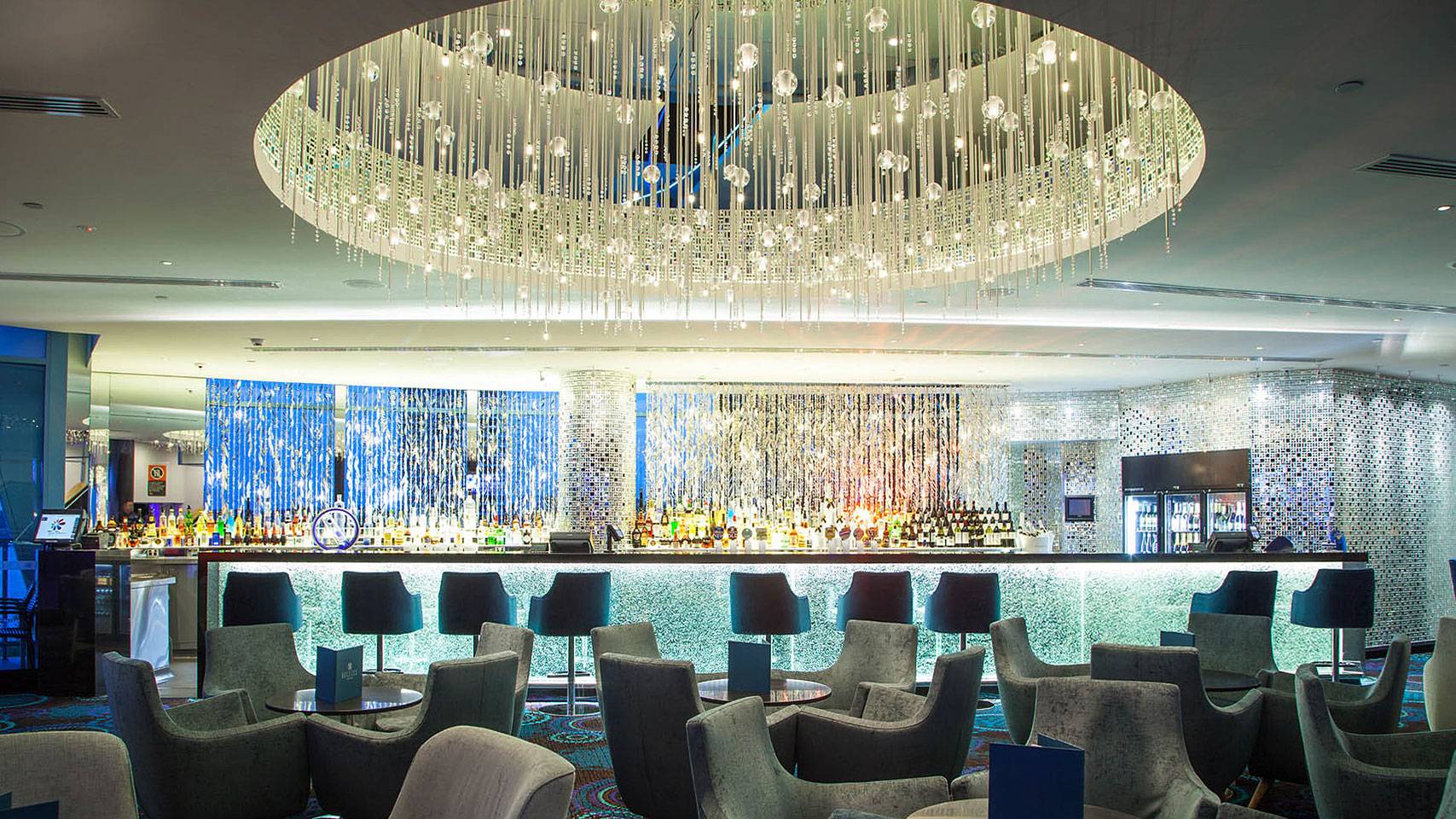 
Located in Tweed Heads NSW, the Twin Towns bar is enriched by Coolon’s Aris Luminaire with oval optics and supplied with 2 different colour temperatures.