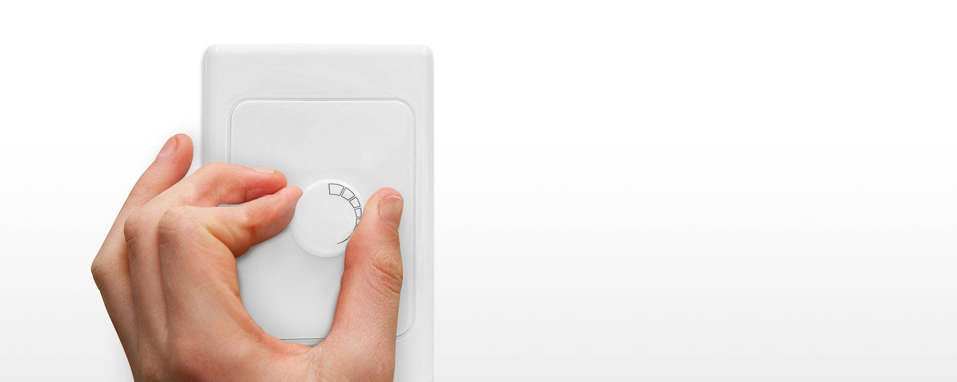 Easy wiring using screw terminals, making on-site installations free of specialized tools or crimping.