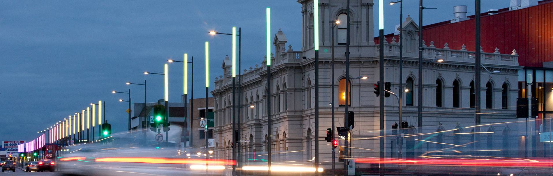 Lonsdale is an RGB illuminated pole-top light column which allows individual addressing via DMX/RDM protocol for maximum customisation. 
