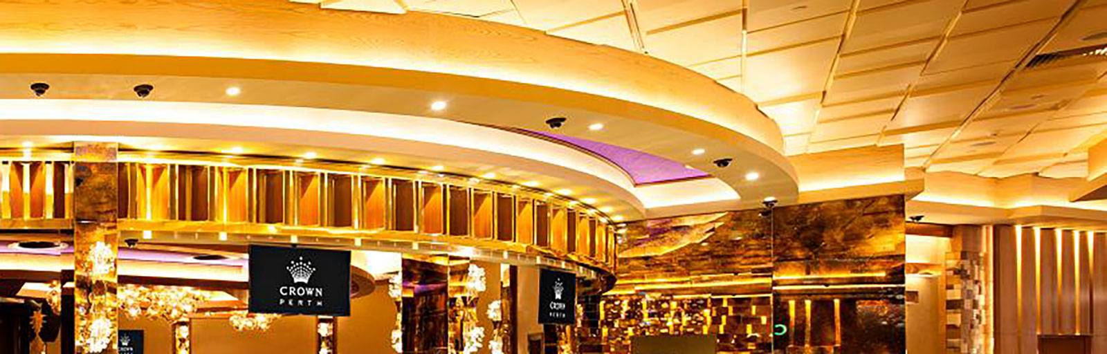 Hosting the power of its linear sibling, Multo CC can twist and turn around any corner. This flexibility makes Multo CC the ultimate architectural lighting solution by adapting to spaces where curved and straight lines interact.
