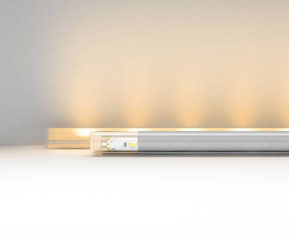 Primo features 240mm divisible length segments, allowing you to customise the ideal length for your cove lighting project. Primo features onboard dimming and thermal management.