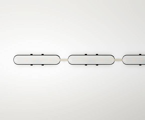 Hosting the power of its linear sibling, Multo CC can twist and turn around any corner. This flexibility makes Multo CC the ultimate architectural lighting solution by adapting to spaces where curved and straight lines interact.