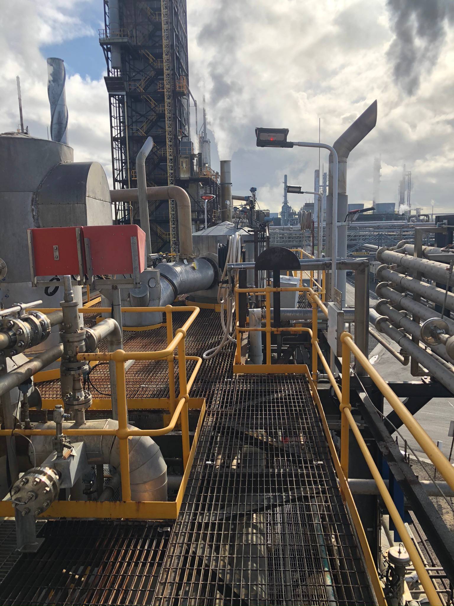 Coolon DLKs fit right in on this ammonium nitrate plant.