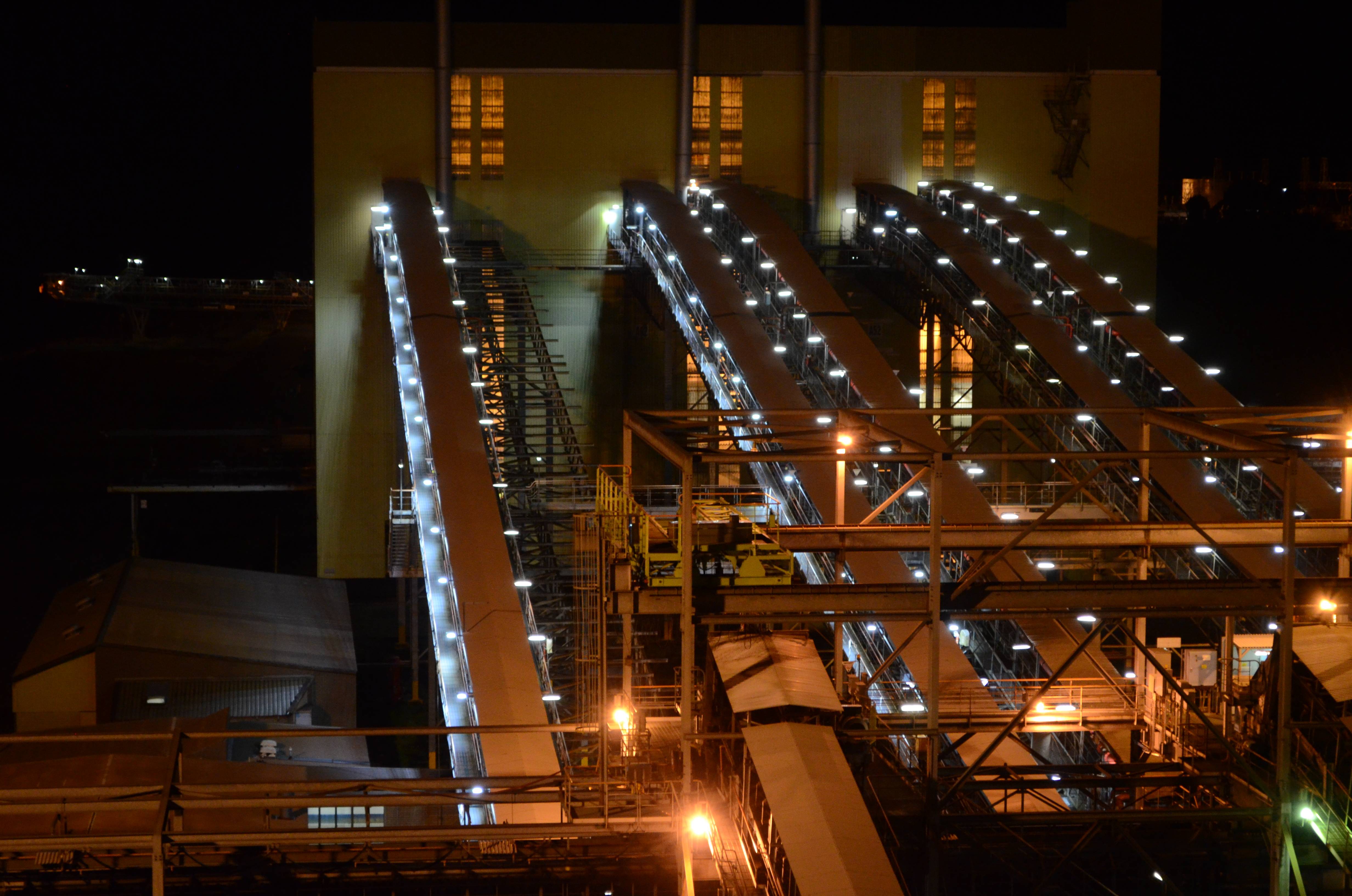 An industrial conveyor on a power plant is lit up with Coolon DLK2s.