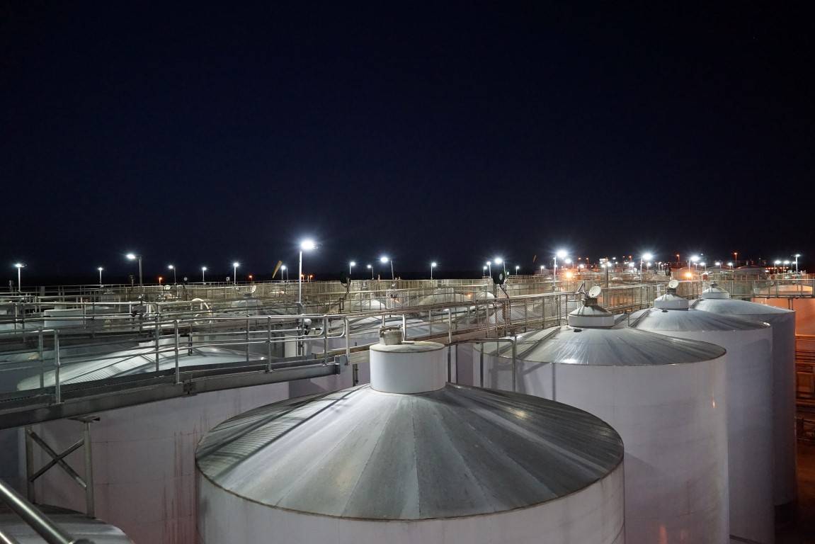 A replacement project updating HPS lights to Coolon DLKs on a large winery in Mildura. Bright industrial LED Lighting.