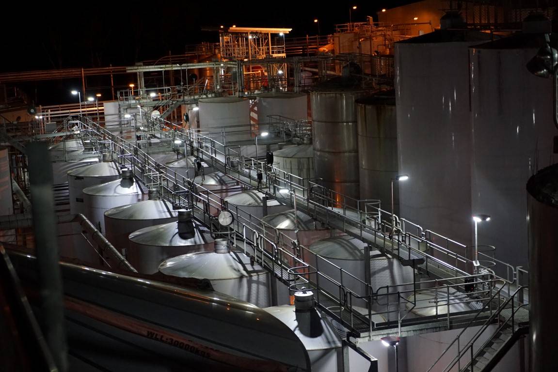 A replacement project updating HPS lights to Coolon DLKs on a large winery in Mildura. Bright industrial LED Lighting.