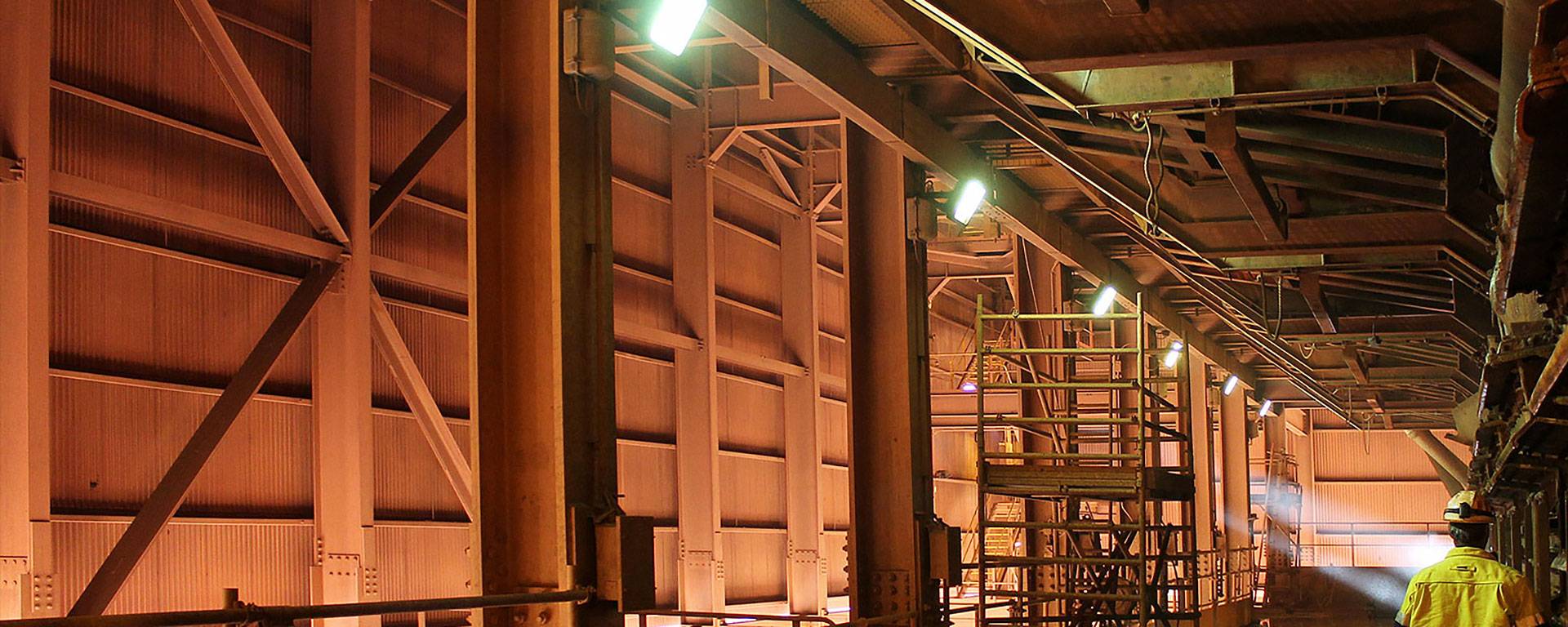 The high lumen output and narrow beam optics of the CP66 LED mining floodlight allows a single tower to illuminate extremely large areas. The power supply unit can be positioned separately for easy maintenance.