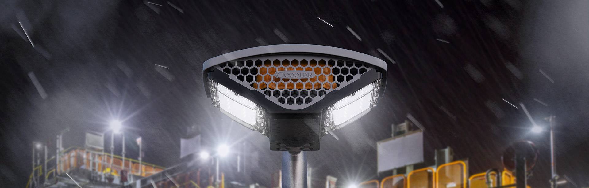 DLK2 offers the most robust and energy-efficient way of illuminating industrial conveyors, platforms and walkways. Close up on the luminaire.