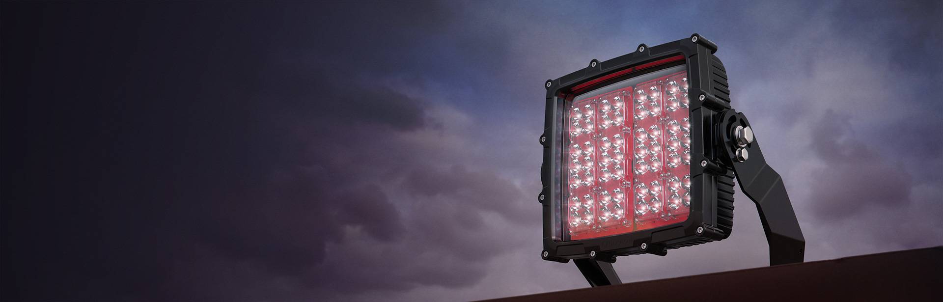 The high lumen output and narrow beam optics of the the HT66 allows a single tower to iluminate extremely large areas. The power supply unit can be positioned up to 50m from the luminaire for easy maintenance.
