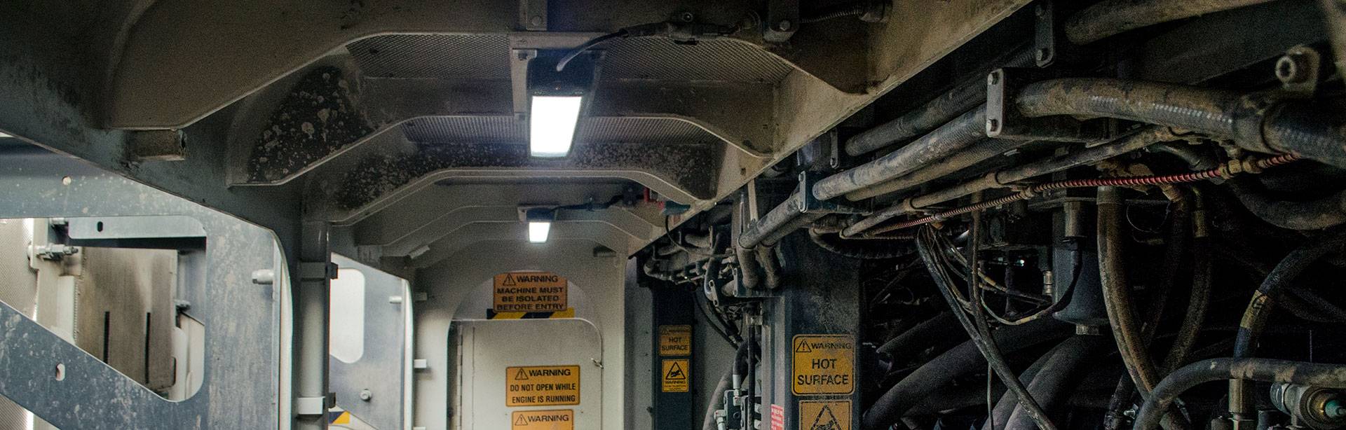 Machine LED is made out of two-part powder-coated aluminium die casting. This solid construction ensures easy installation and maximum rigidity for all demanding applications.