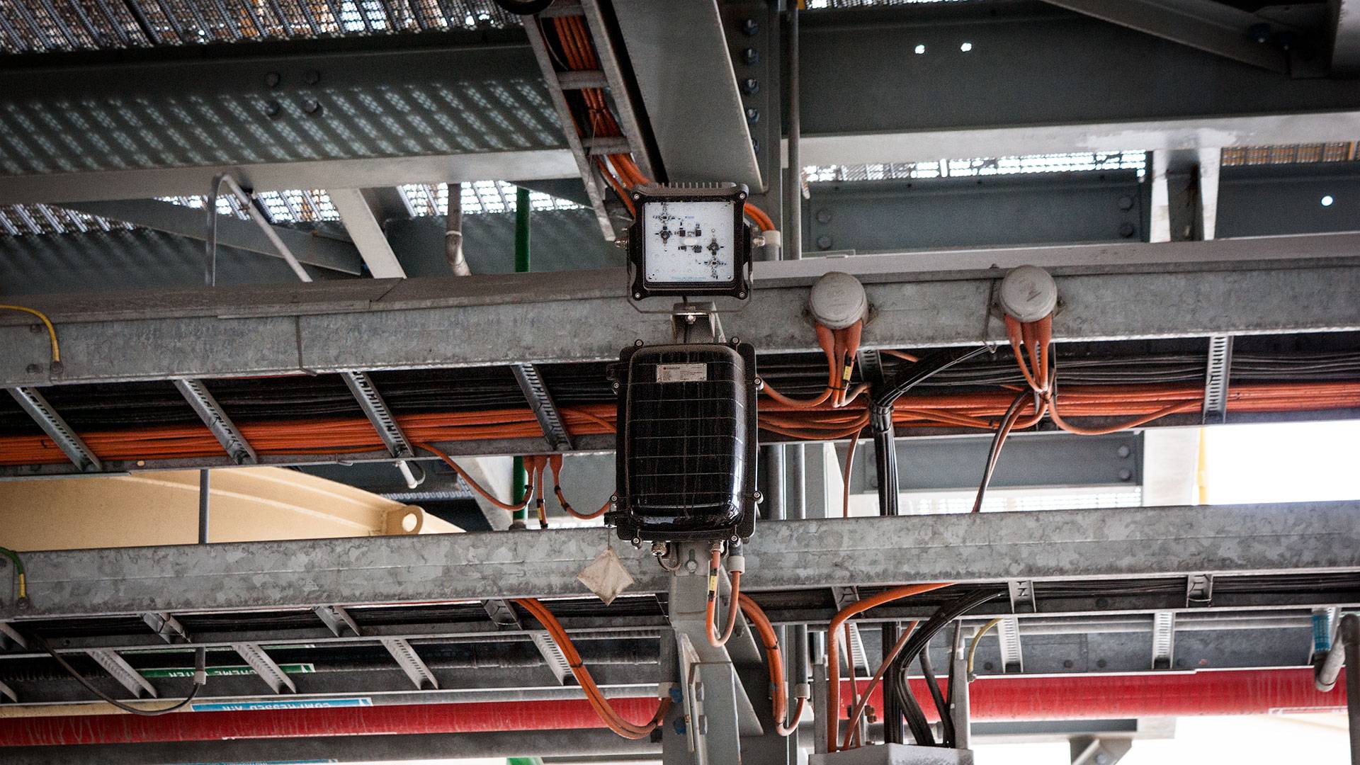 Cable tray mounted Warden LED Flood Light in application, installed on an industrial / mine site