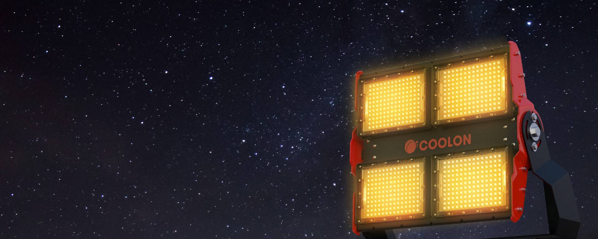 Nuestro Reflector luminaria más potente y robusta que proporciona una cobertura de superficie más amplia sin perder intensidad o calidad de luz. Resistente a la corrosión, impactos y vibraciones.